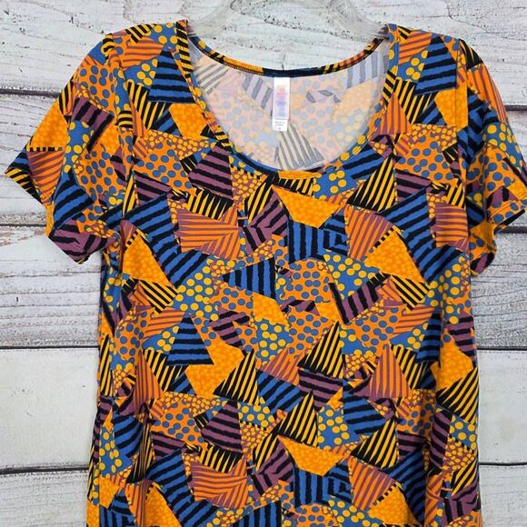 LuLaRoe Classic Tee M Geometric Abstract Hi Low Top - Picture 2 of 7